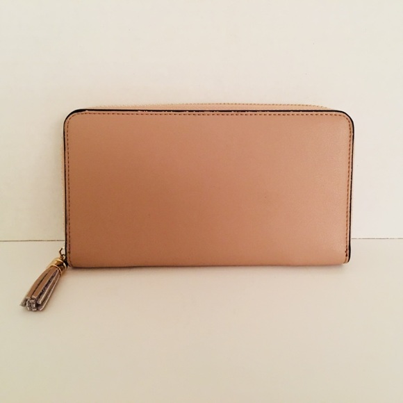 Saks Fifth Avenue Handbags - SAKS FIFTH AVENUE Tan Leather Zip Around Wallet